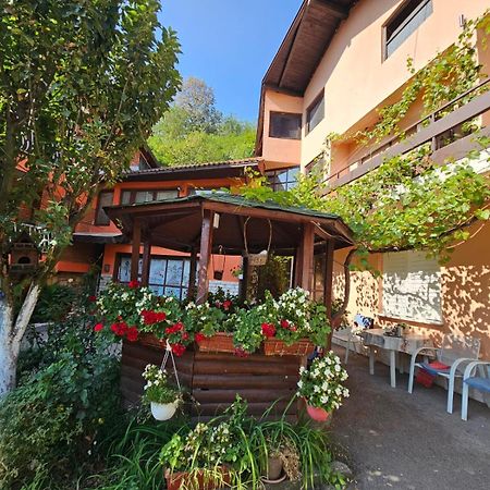 Prenociste Chardak Hotel Тузла Екстериор снимка