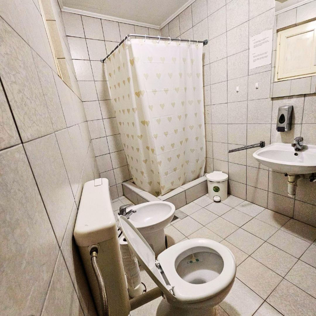 Prenociste Chardak Hotel Тузла Екстериор снимка