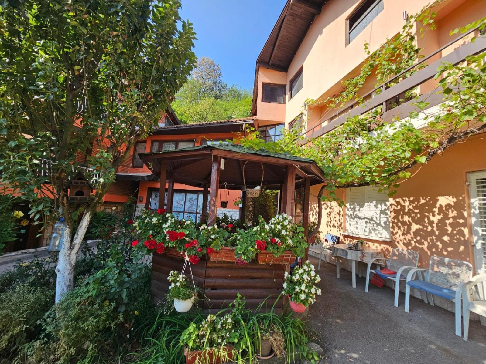 Prenociste Chardak Hotel Тузла Екстериор снимка